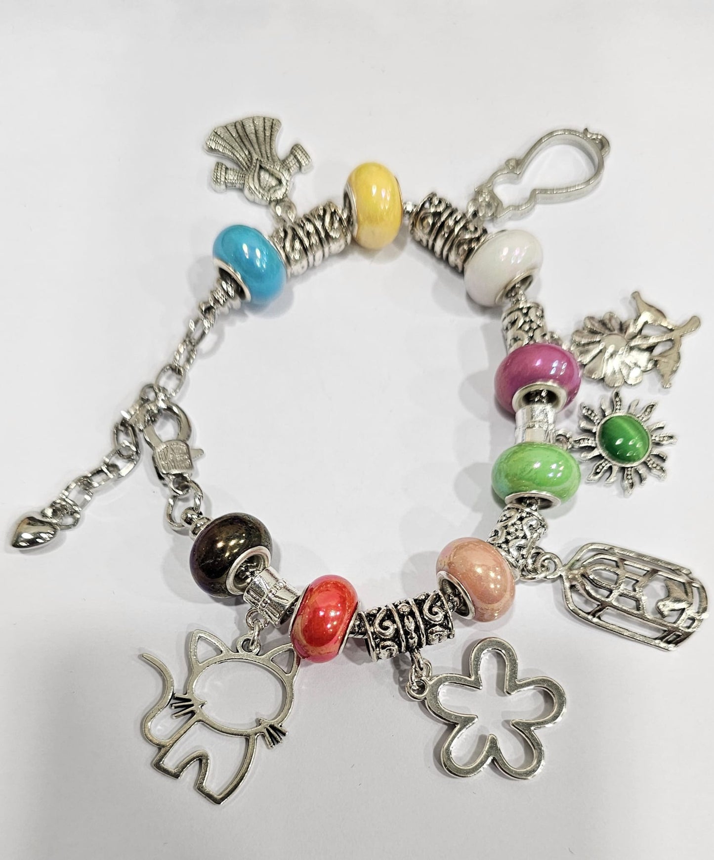 Pulsera de charms con abalorios de gatos