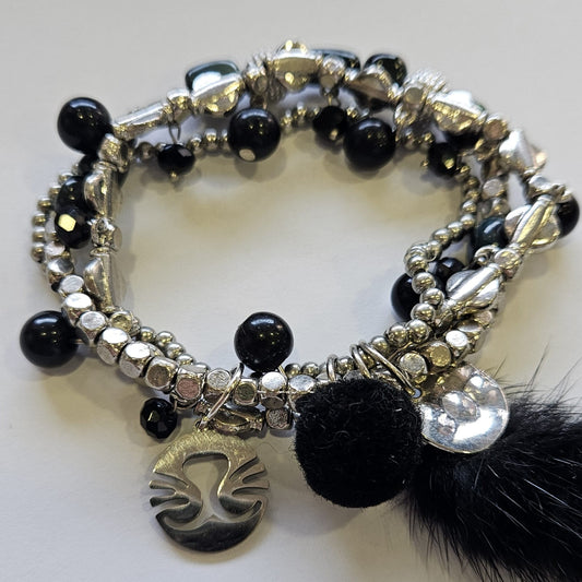 Pulsera triple elástica de cuentas con dijes de nariz y bigotes de gato