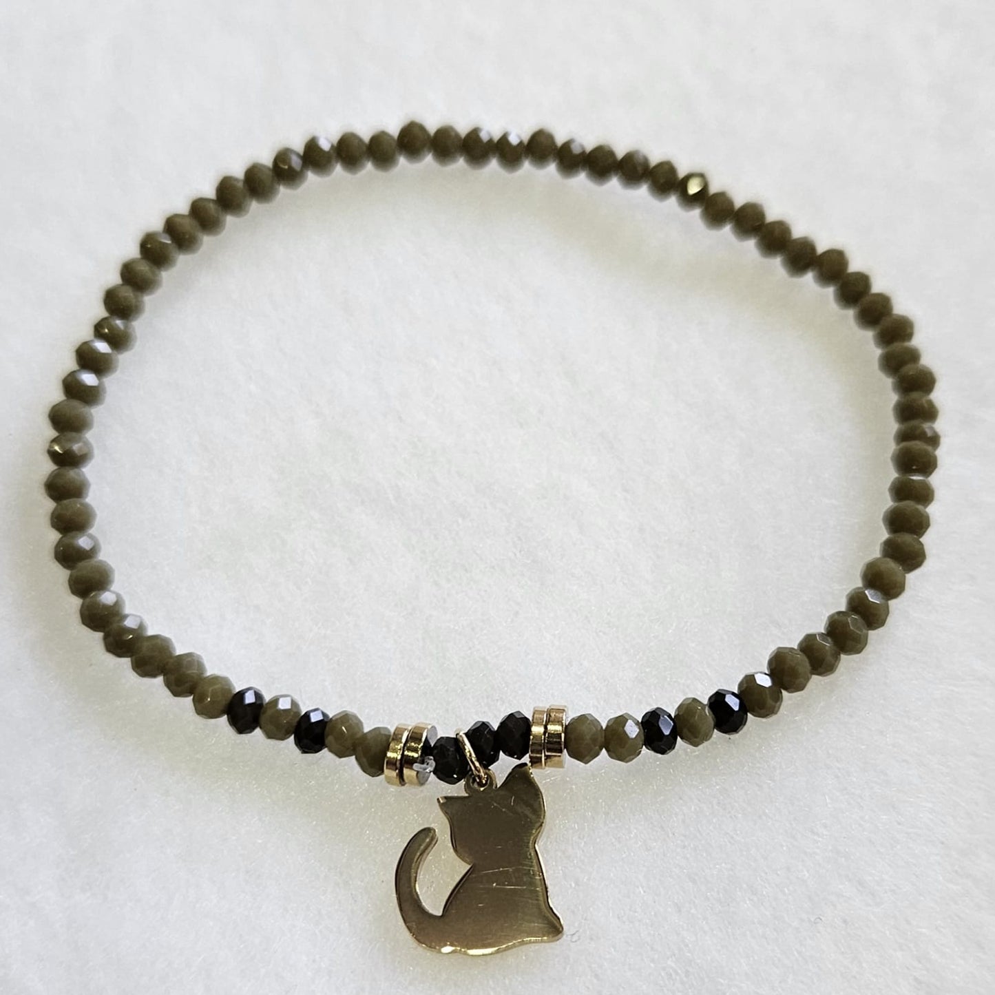 Pulseras de cuentas de cristal en diferentes tonos con gato dorado de acero inoxidable