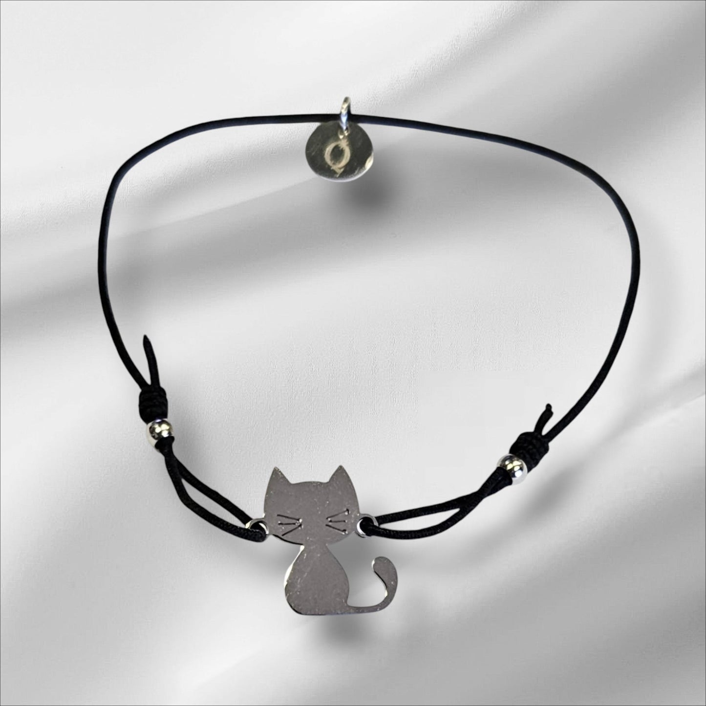 Preciosa pulsera de hilo negro con gatito de acero