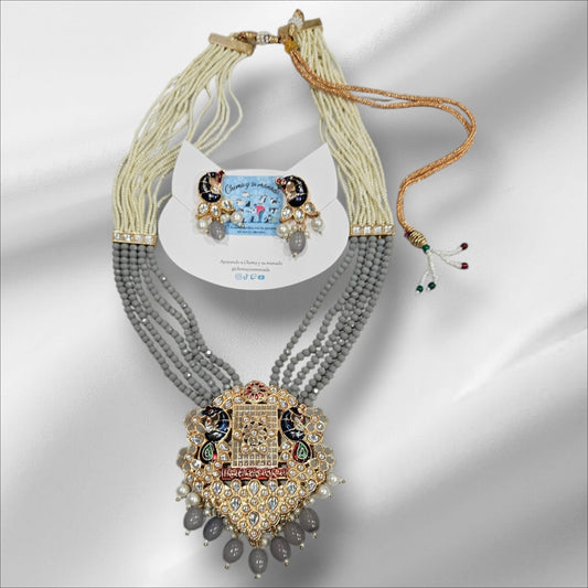 Conjunto de joyería india en tonos grises y perlas