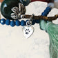 Pulsera triple elástica de cuentas de cristal y dijes de corazón con huella y "love my cat"