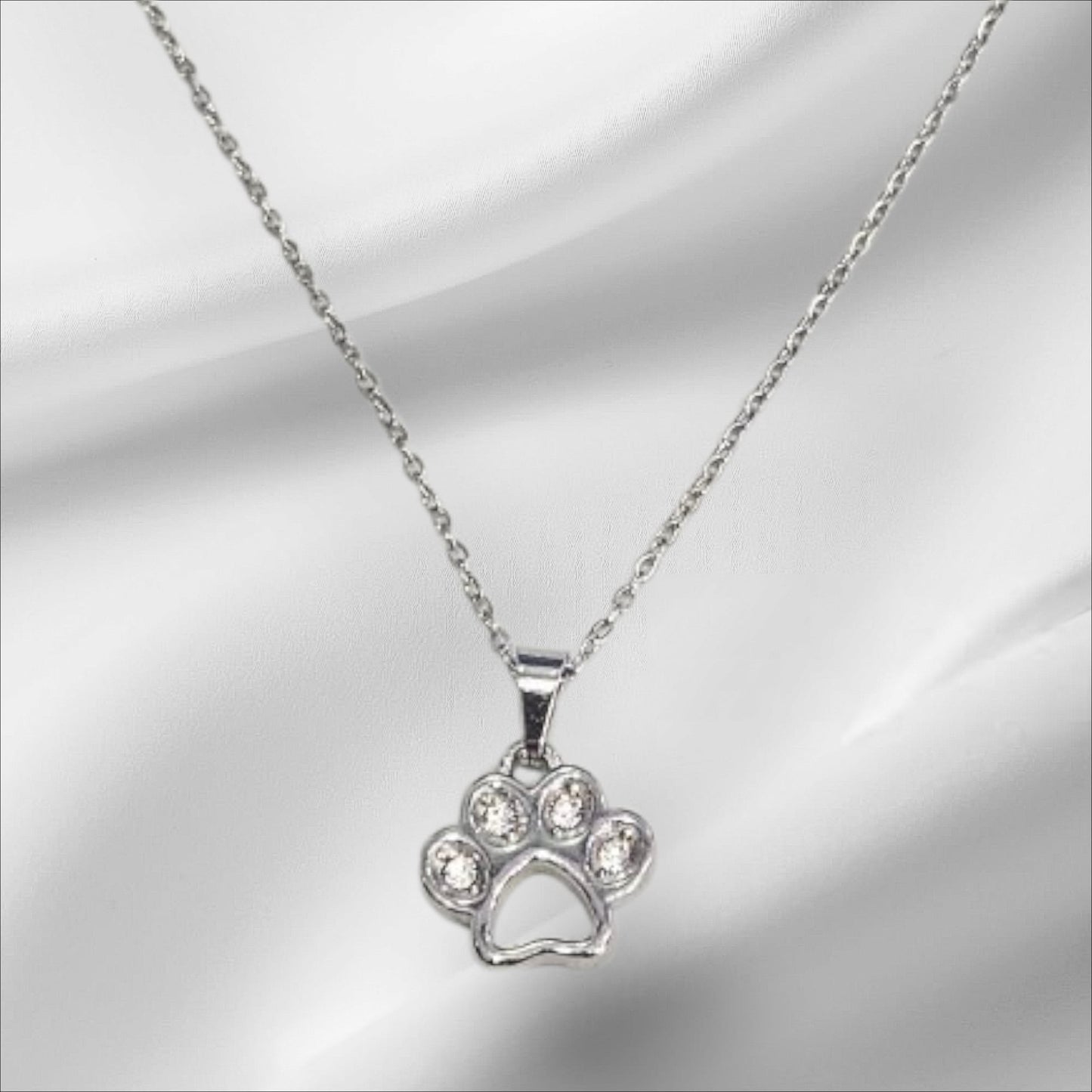 Collar de acero con charm de huella