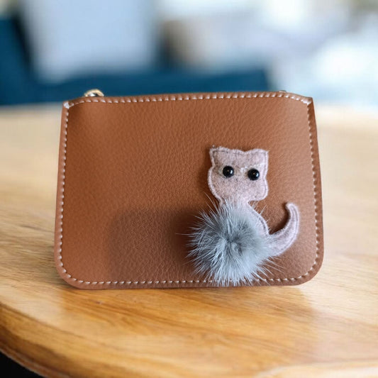 Tarjetero Gatuno con Pompon, color marrón