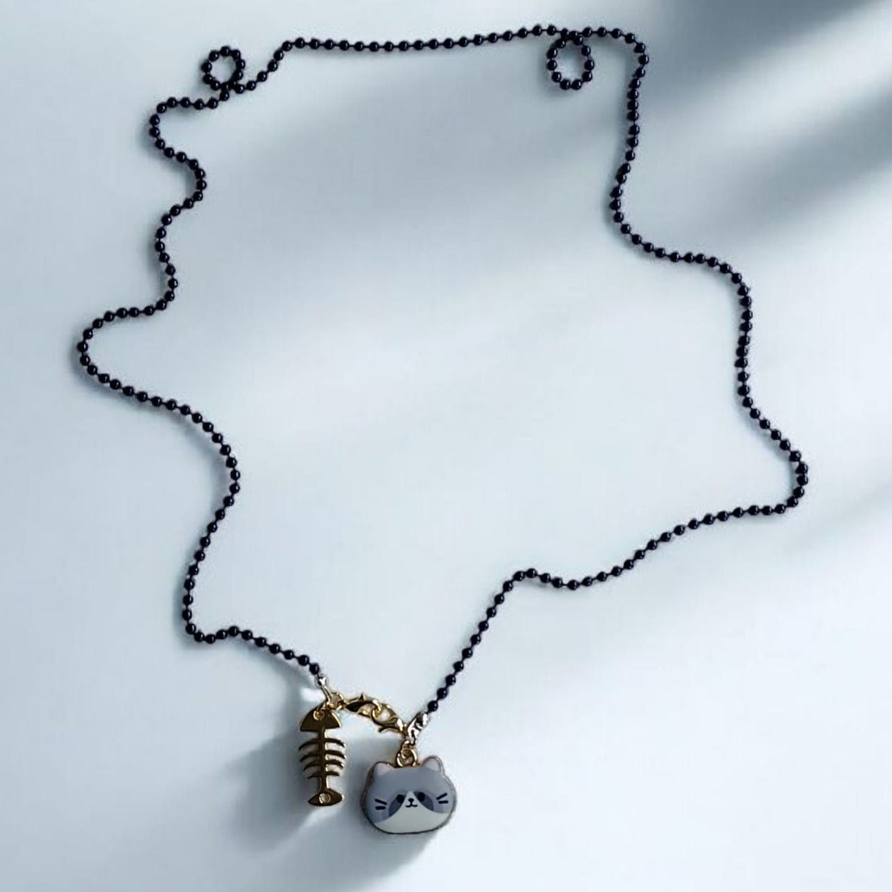 Collar Gato Gris – Estilo minimalista y felino