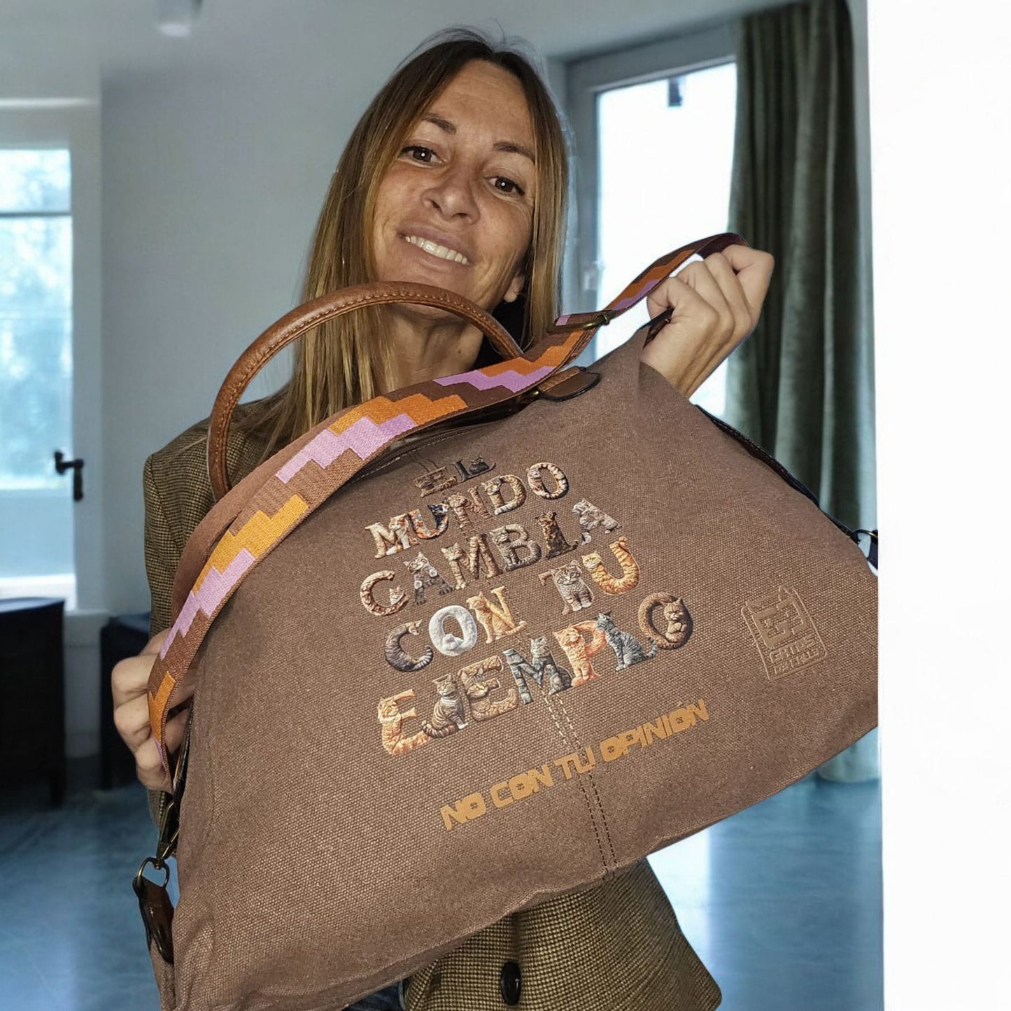 Bolso de tela marrón “El mundo cambia con tu ejemplo, no con tu opinión”