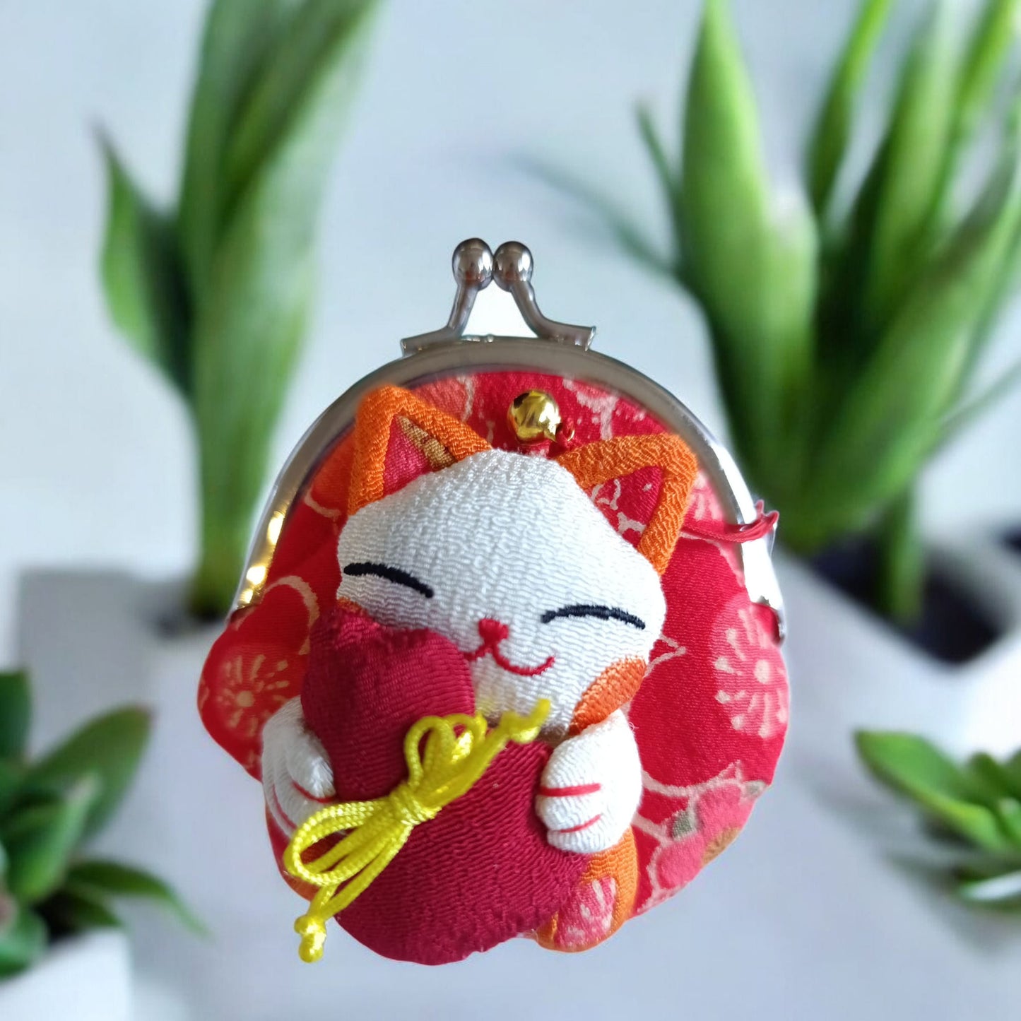 Monedero Maneki-neko Blanco – Corazón Rojo (Amor & Felicidad)