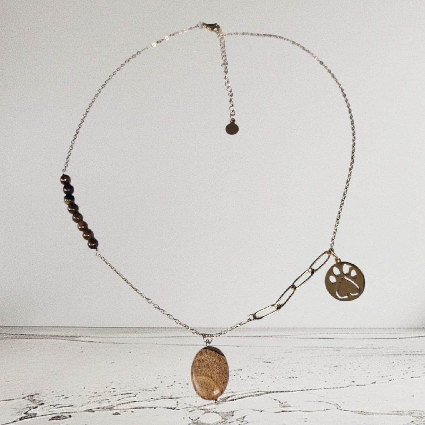 Collar “Huella Tierra” – Acero Inoxidable &amp; Piedra Natural Marrón