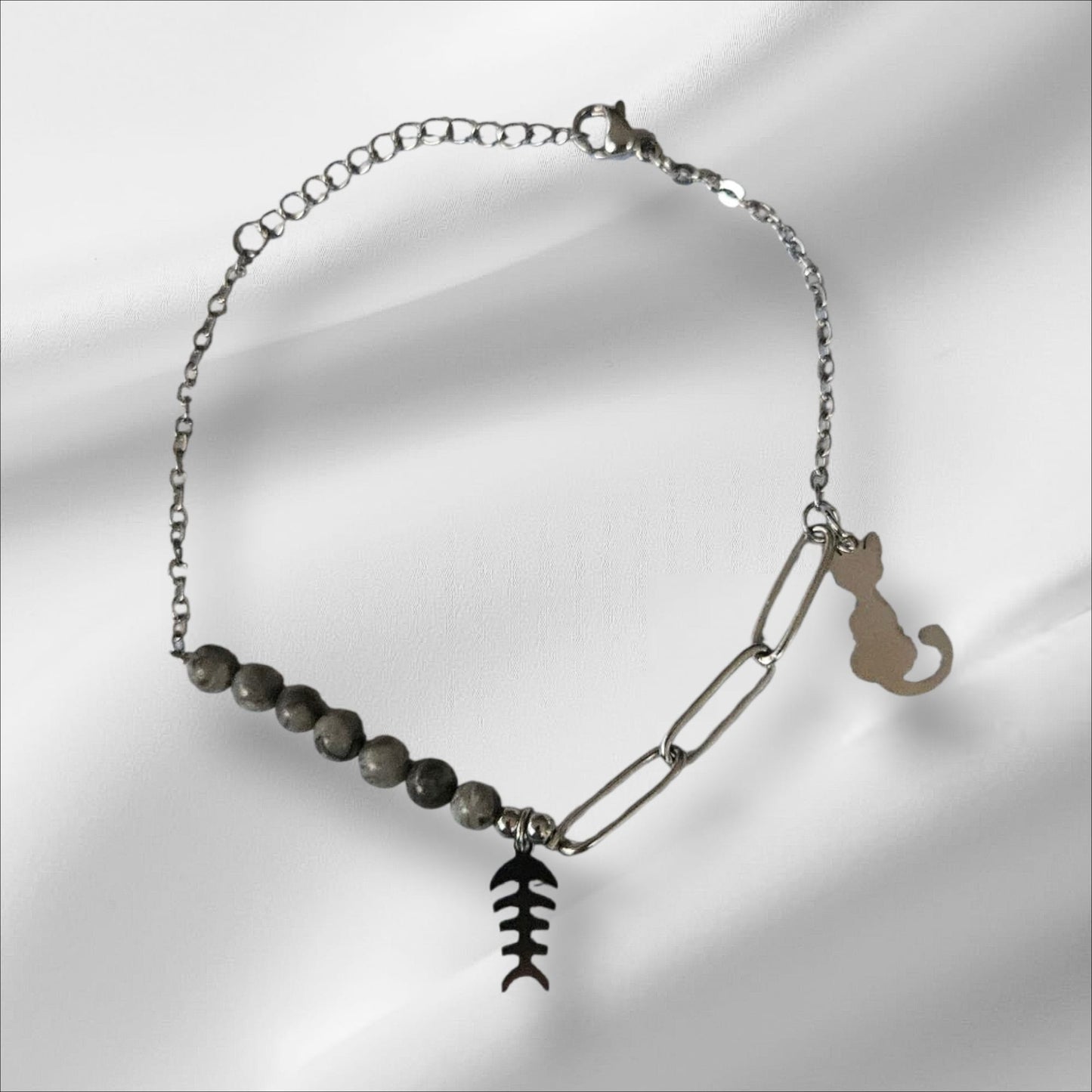 Pulsera “Michi Gris” – Gato Plateado &amp; Piedra Natural Gris