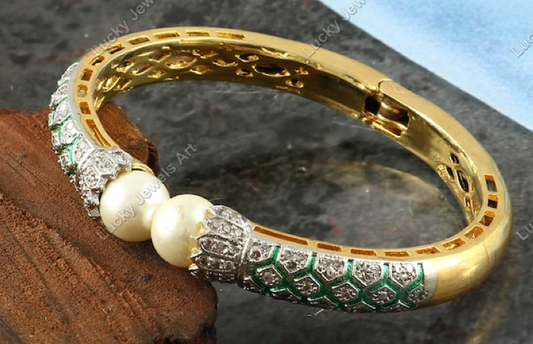 Brazalete de la India con circonitas y perlas inmitación