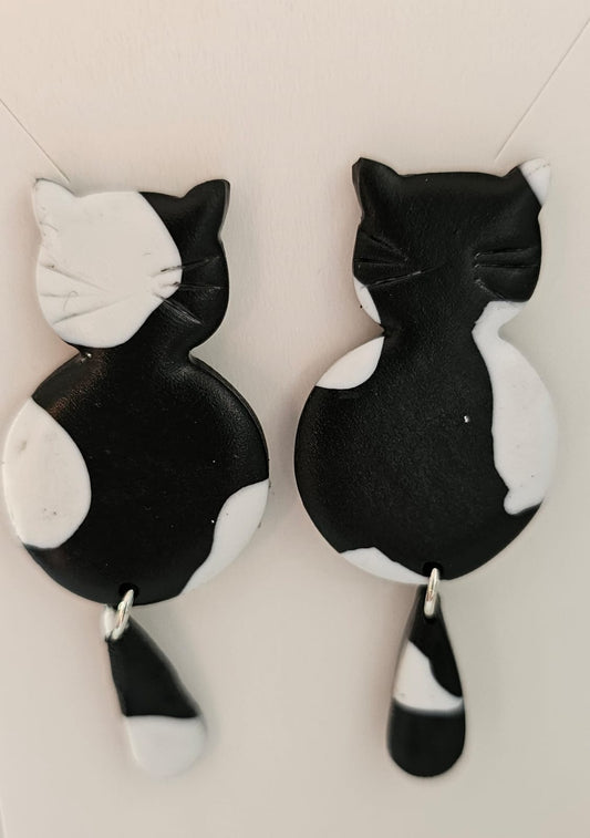 Pendientes de bisuteria de gatito negro y blanco