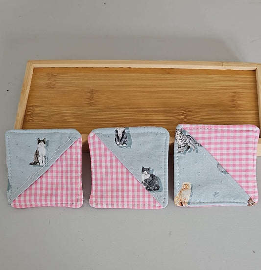 Marcapáginas de tela con estampado de gatitos cuadritos rosas (envío estampado aleatorio)