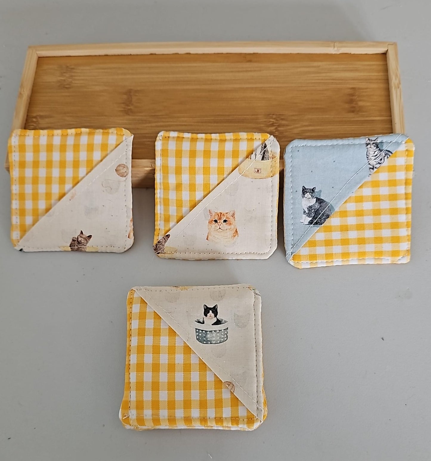 Marcapáginas de tela con estampado de gatitos cuadritos amarillos (envío estampado aleatorio)