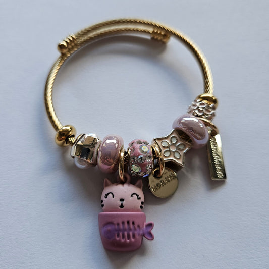 Pulsera de acero en dorado tipo Pandora con charms de color rosa