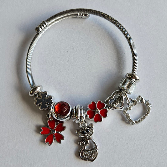 Pulsera de acero en plateado tipo Pandora con charms de color rojo