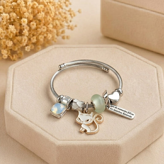 Pulsera elegante de acero con charms en tonos blancos y colgante de gatito 2