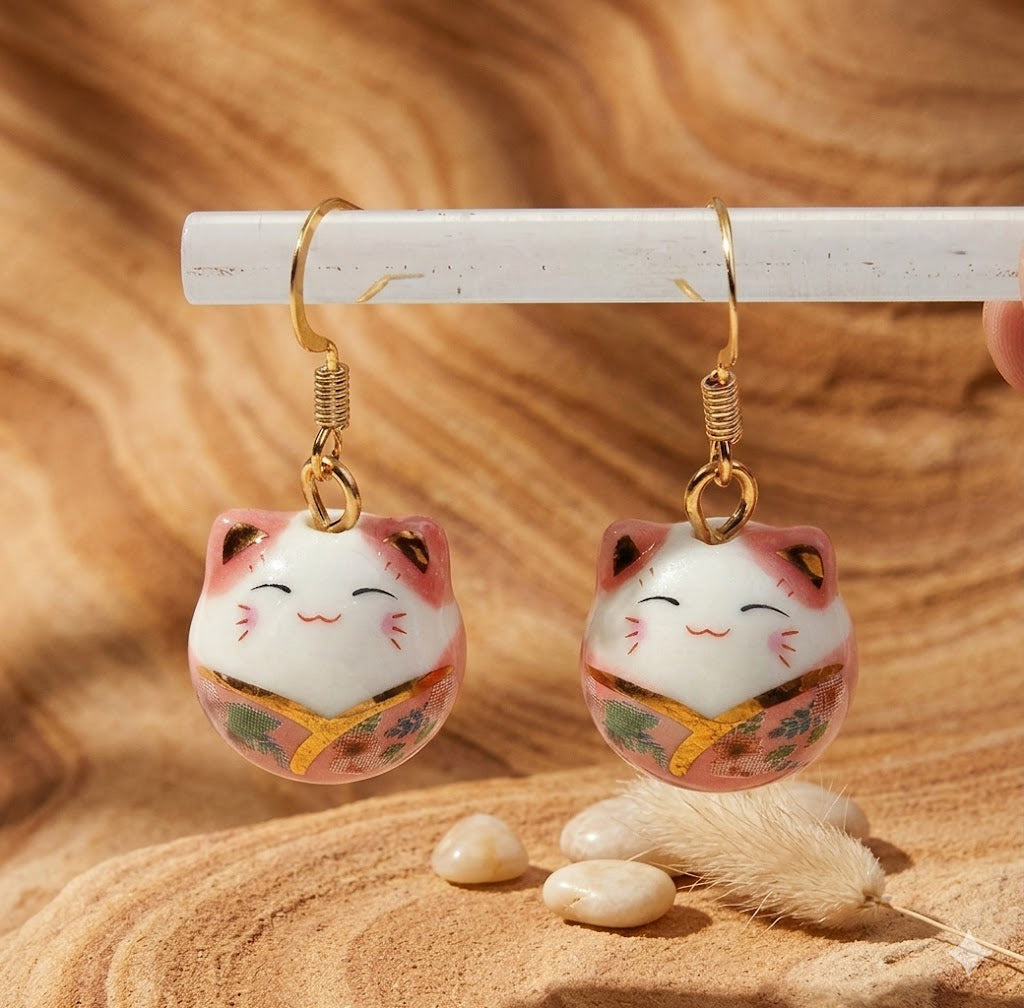 Pendientes de porcelana rosa / gato de la suerte