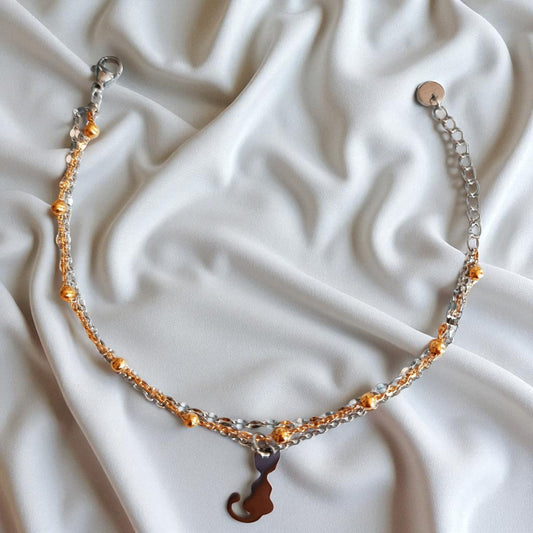 Pulsera Bicolor de Acero con Gato y Detalles Dorados
